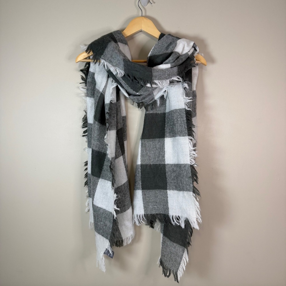 Aerie Buffalo Plaid Scarf Oversized Blanket Scarf Gray White Fringe